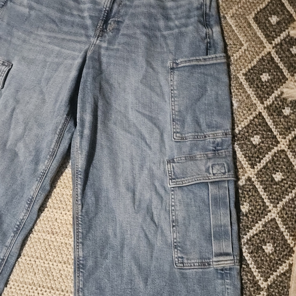 American Eagle Curvy Super High Rise Baggy Wide Leg Women's Blue Cargo Jeans 14 - Picture 2 of 16